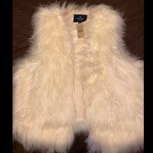 American eagle faux fur vest